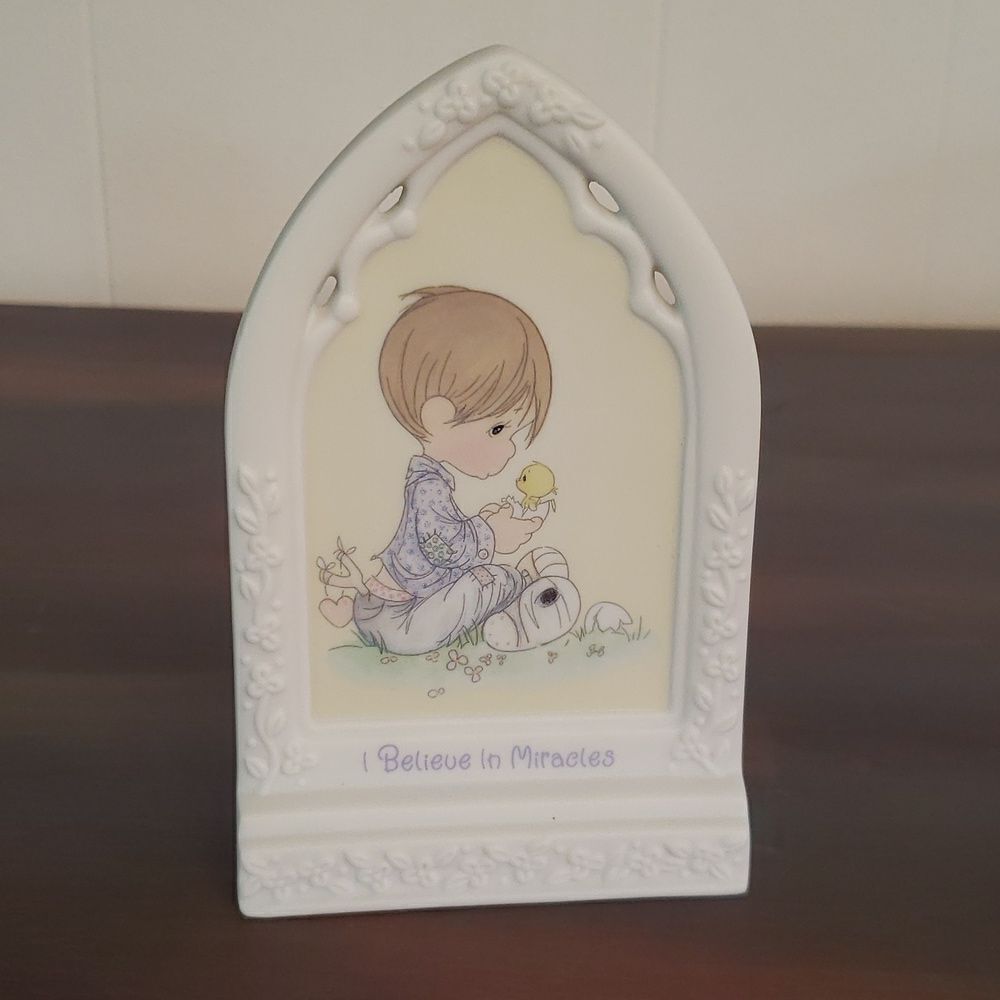 Vtg Precious Moments Porcelain Bisque Tabletop Cathedral Window Shaped Plaque
